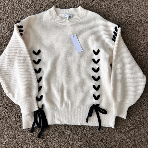 Gilli Sweaters - Gilli Cream Sweater with Black Details